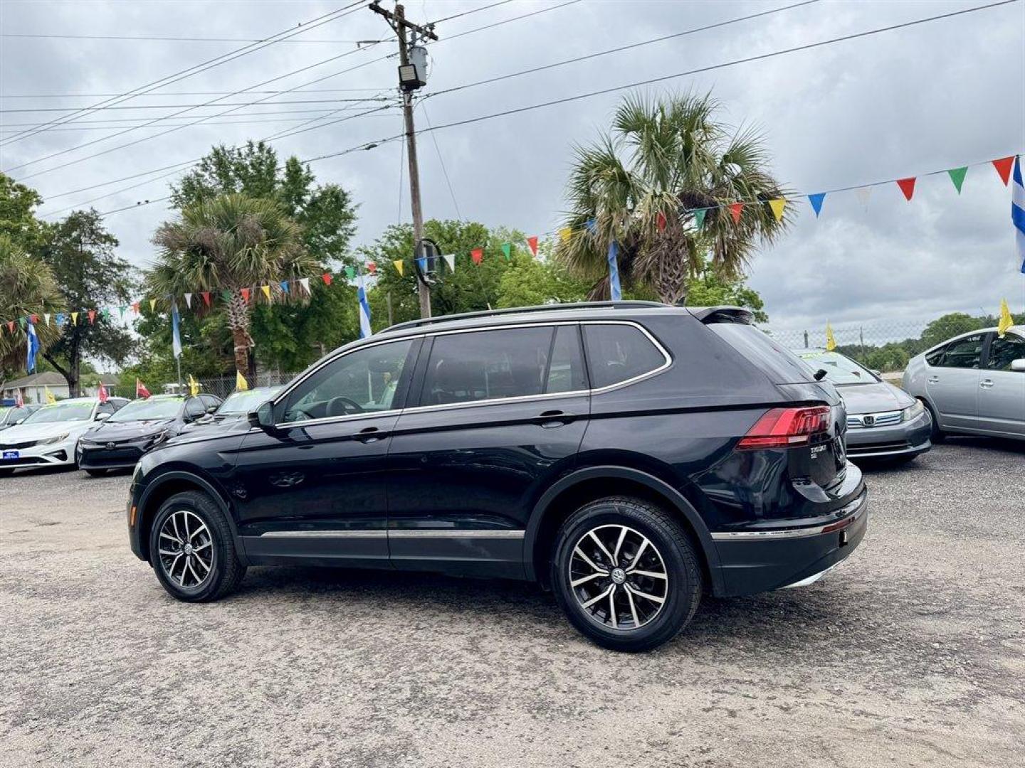 2021 Black /Grey Volkswagen Tiguan (3VV3B7AX3MM) with an 2.0l I-4 DI Dohc T/C 2.0l engine, Automatic transmission, located at 745 East Steele Rd., West Columbia, SC, 29170, (803) 755-9148, 33.927212, -81.148483 - Photo#5
