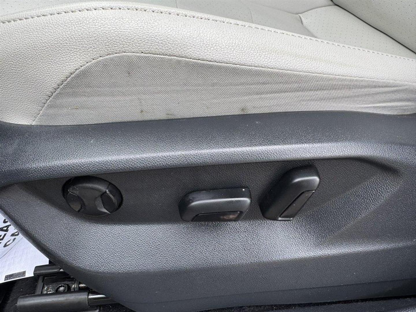 2021 Black /Grey Volkswagen Tiguan (3VV3B7AX3MM) with an 2.0l I-4 DI Dohc T/C 2.0l engine, Automatic transmission, located at 745 East Steele Rd., West Columbia, SC, 29170, (803) 755-9148, 33.927212, -81.148483 - Photo#19