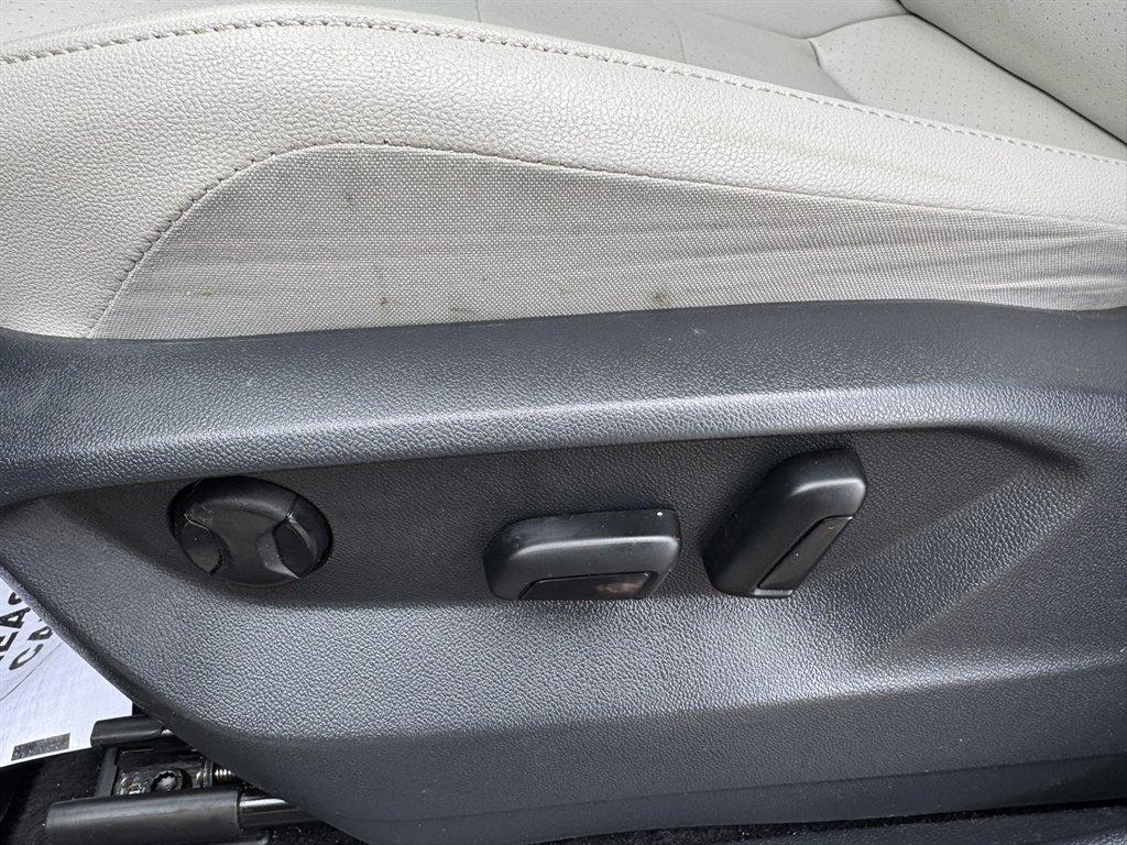 2021 Black /Grey Volkswagen Tiguan (3VV3B7AX3MM) with an 2.0l I-4 DI Dohc T/C 2.0l engine, Automatic transmission, located at 745 East Steele Rd., West Columbia, SC, 29170, (803) 755-9148, 33.927212, -81.148483 - Photo#19