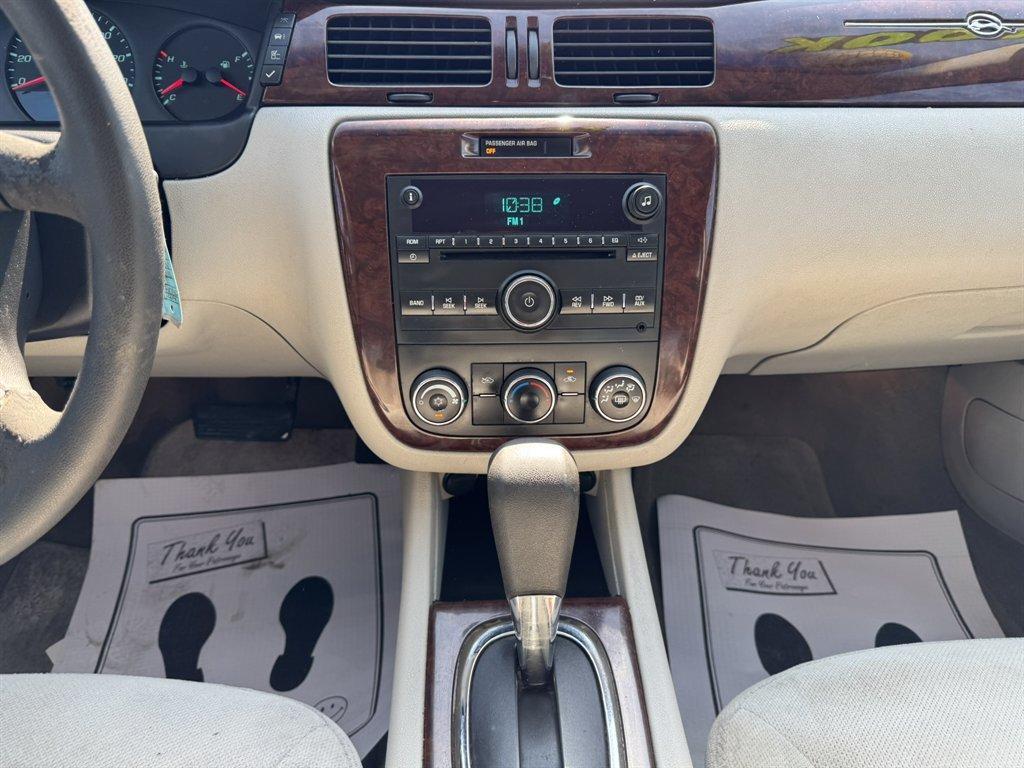 2011 Black /Grey Chevrolet Impala (2G1WF5EK3B1) with an 3.5l V6 SFI Flex 3.5l engine, Automatic transmission, located at 745 East Steele Rd., West Columbia, SC, 29170, (803) 755-9148, 33.927212, -81.148483 - Photo#10