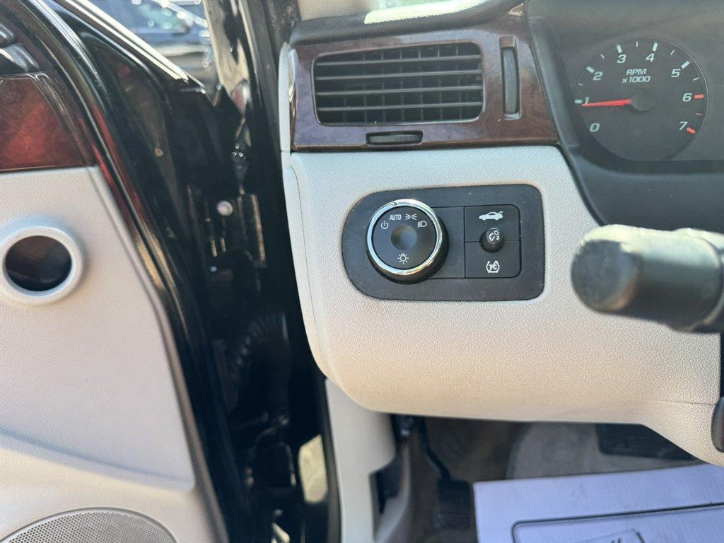 2011 Black /Grey Chevrolet Impala (2G1WF5EK3B1) with an 3.5l V6 SFI Flex 3.5l engine, Automatic transmission, located at 745 East Steele Rd., West Columbia, SC, 29170, (803) 755-9148, 33.927212, -81.148483 - Photo#12