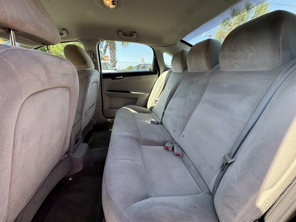 2011 Black /Grey Chevrolet Impala (2G1WF5EK3B1) with an 3.5l V6 SFI Flex 3.5l engine, Automatic transmission, located at 745 East Steele Rd., West Columbia, SC, 29170, (803) 755-9148, 33.927212, -81.148483 - Photo#17