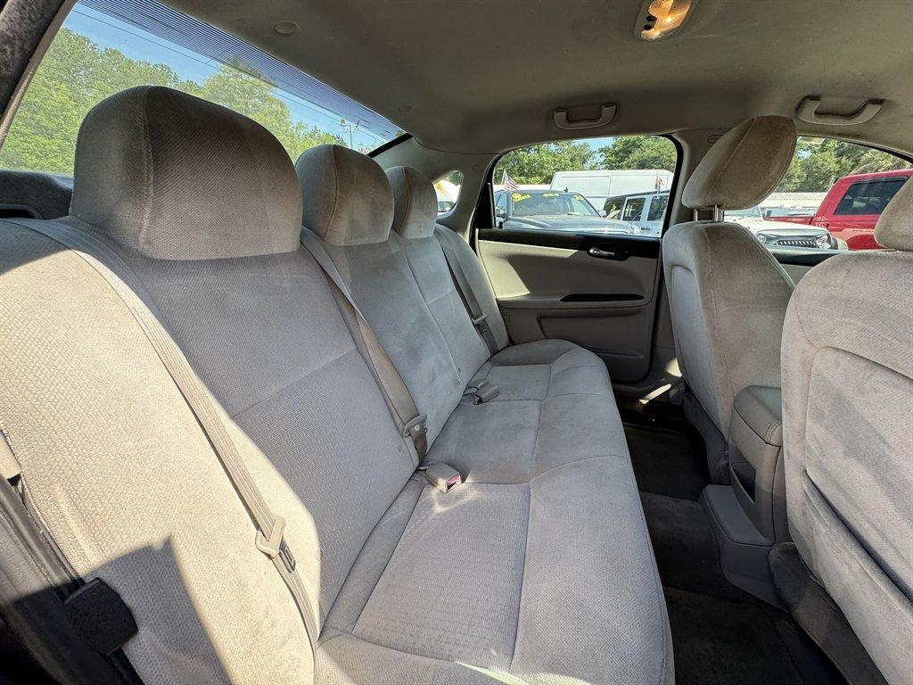2011 Black /Grey Chevrolet Impala (2G1WF5EK3B1) with an 3.5l V6 SFI Flex 3.5l engine, Automatic transmission, located at 745 East Steele Rd., West Columbia, SC, 29170, (803) 755-9148, 33.927212, -81.148483 - Photo#19