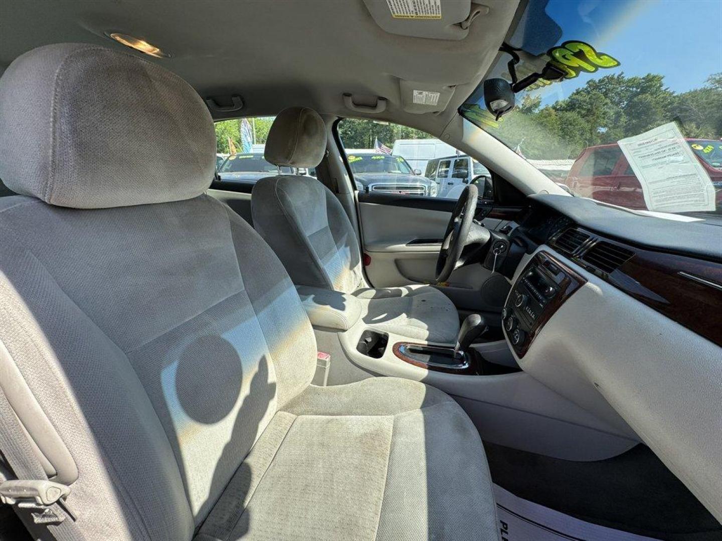 2011 Black /Grey Chevrolet Impala (2G1WF5EK3B1) with an 3.5l V6 SFI Flex 3.5l engine, Automatic transmission, located at 745 East Steele Rd., West Columbia, SC, 29170, (803) 755-9148, 33.927212, -81.148483 - Photo#21