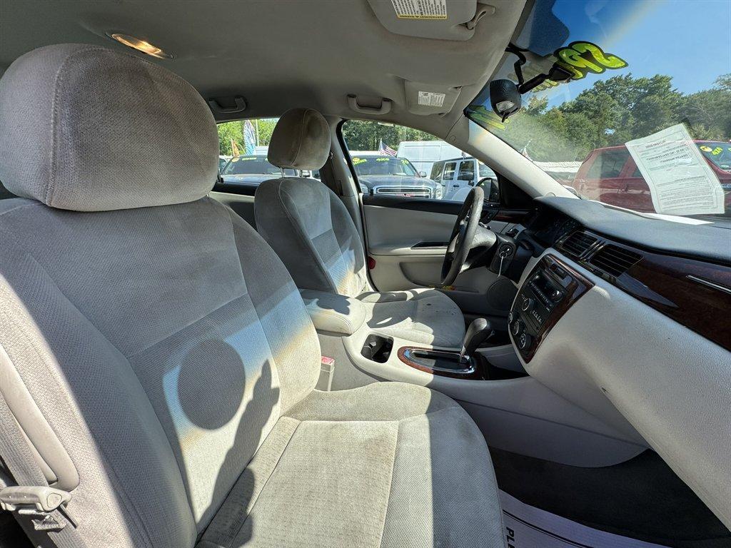 2011 Black /Grey Chevrolet Impala (2G1WF5EK3B1) with an 3.5l V6 SFI Flex 3.5l engine, Automatic transmission, located at 745 East Steele Rd., West Columbia, SC, 29170, (803) 755-9148, 33.927212, -81.148483 - Photo#21
