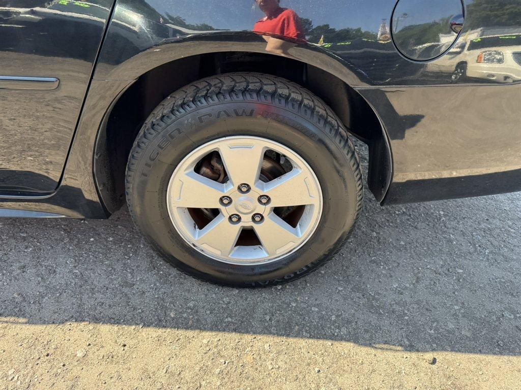 2011 Black /Grey Chevrolet Impala (2G1WF5EK3B1) with an 3.5l V6 SFI Flex 3.5l engine, Automatic transmission, located at 745 East Steele Rd., West Columbia, SC, 29170, (803) 755-9148, 33.927212, -81.148483 - Photo#24