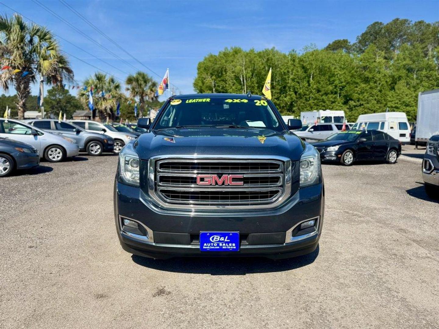 2020 Grey /Black GMC Yukon XL (1GKS2GKC8LR) with an 5.3l V8 DI VVT Flex 5.3l engine, Automatic transmission, located at 745 East Steele Rd., West Columbia, SC, 29170, (803) 755-9148, 33.927212, -81.148483 - Photo#1