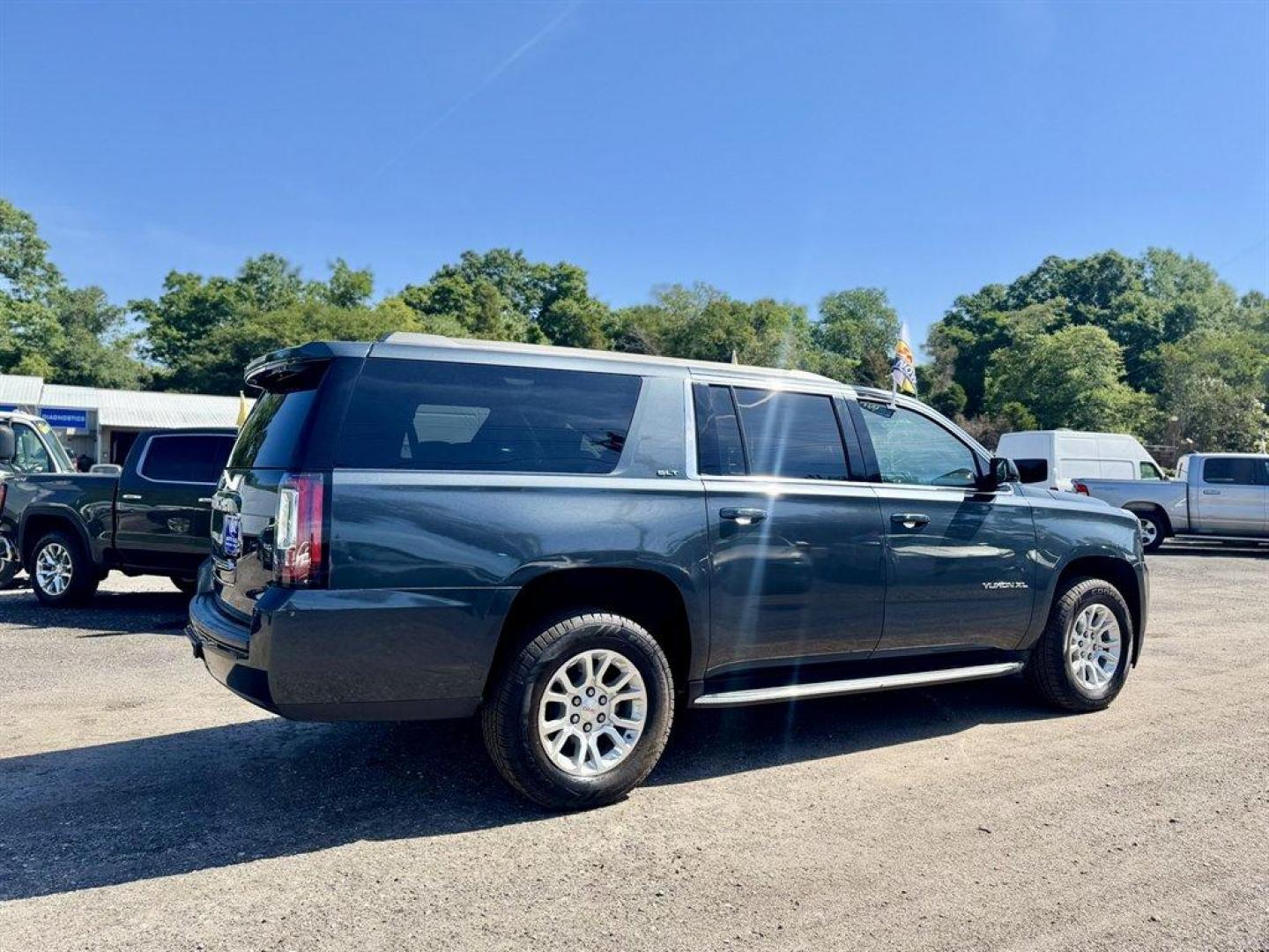 2020 Grey /Black GMC Yukon XL (1GKS2GKC8LR) with an 5.3l V8 DI VVT Flex 5.3l engine, Automatic transmission, located at 745 East Steele Rd., West Columbia, SC, 29170, (803) 755-9148, 33.927212, -81.148483 - Photo#3