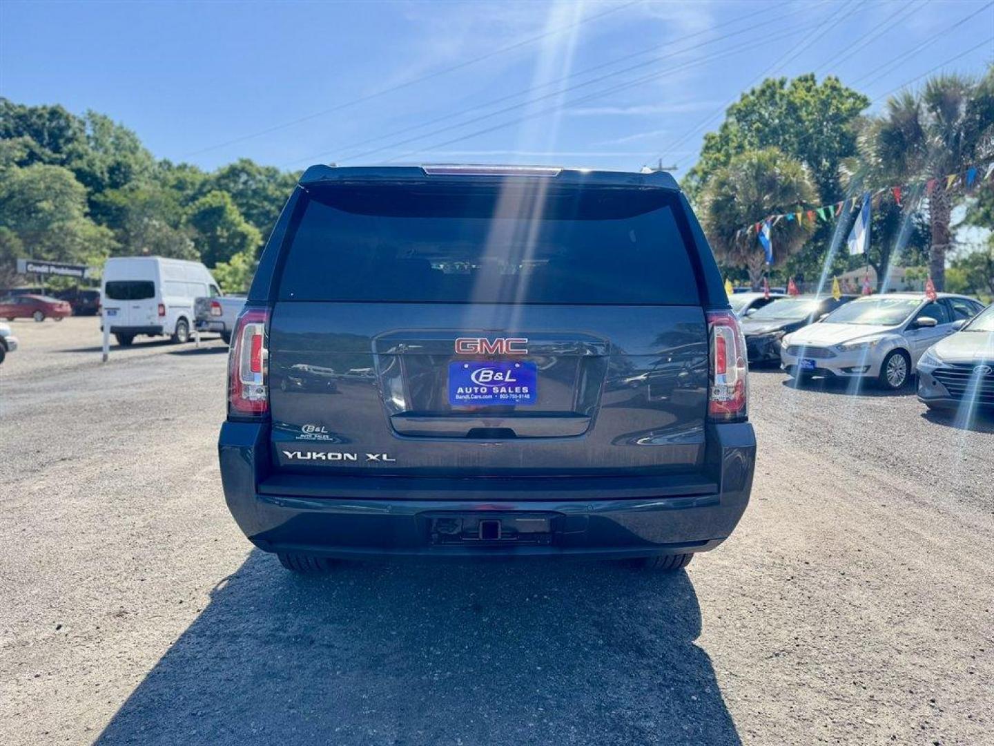 2020 Grey /Black GMC Yukon XL (1GKS2GKC8LR) with an 5.3l V8 DI VVT Flex 5.3l engine, Automatic transmission, located at 745 East Steele Rd., West Columbia, SC, 29170, (803) 755-9148, 33.927212, -81.148483 - Photo#4