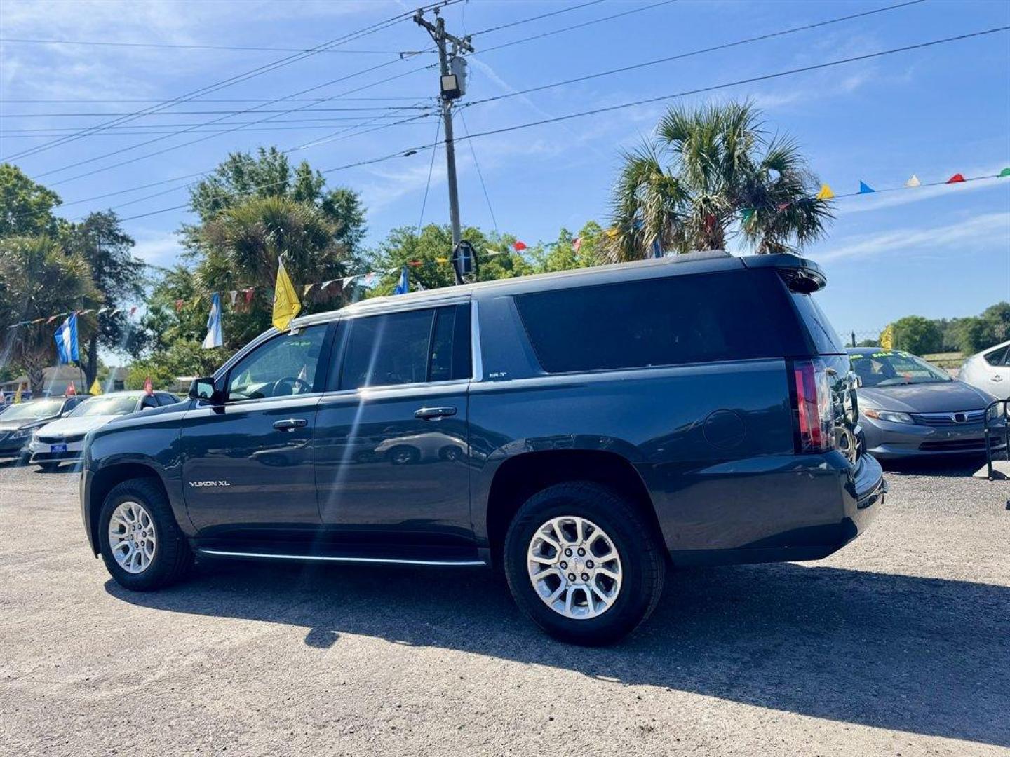2020 Grey /Black GMC Yukon XL (1GKS2GKC8LR) with an 5.3l V8 DI VVT Flex 5.3l engine, Automatic transmission, located at 745 East Steele Rd., West Columbia, SC, 29170, (803) 755-9148, 33.927212, -81.148483 - Photo#5