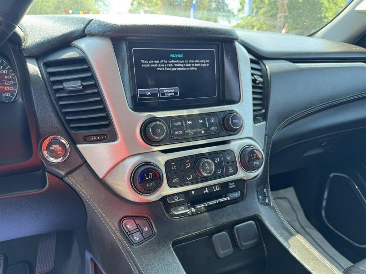 2020 Grey /Black GMC Yukon XL (1GKS2GKC8LR) with an 5.3l V8 DI VVT Flex 5.3l engine, Automatic transmission, located at 745 East Steele Rd., West Columbia, SC, 29170, (803) 755-9148, 33.927212, -81.148483 - Photo#12