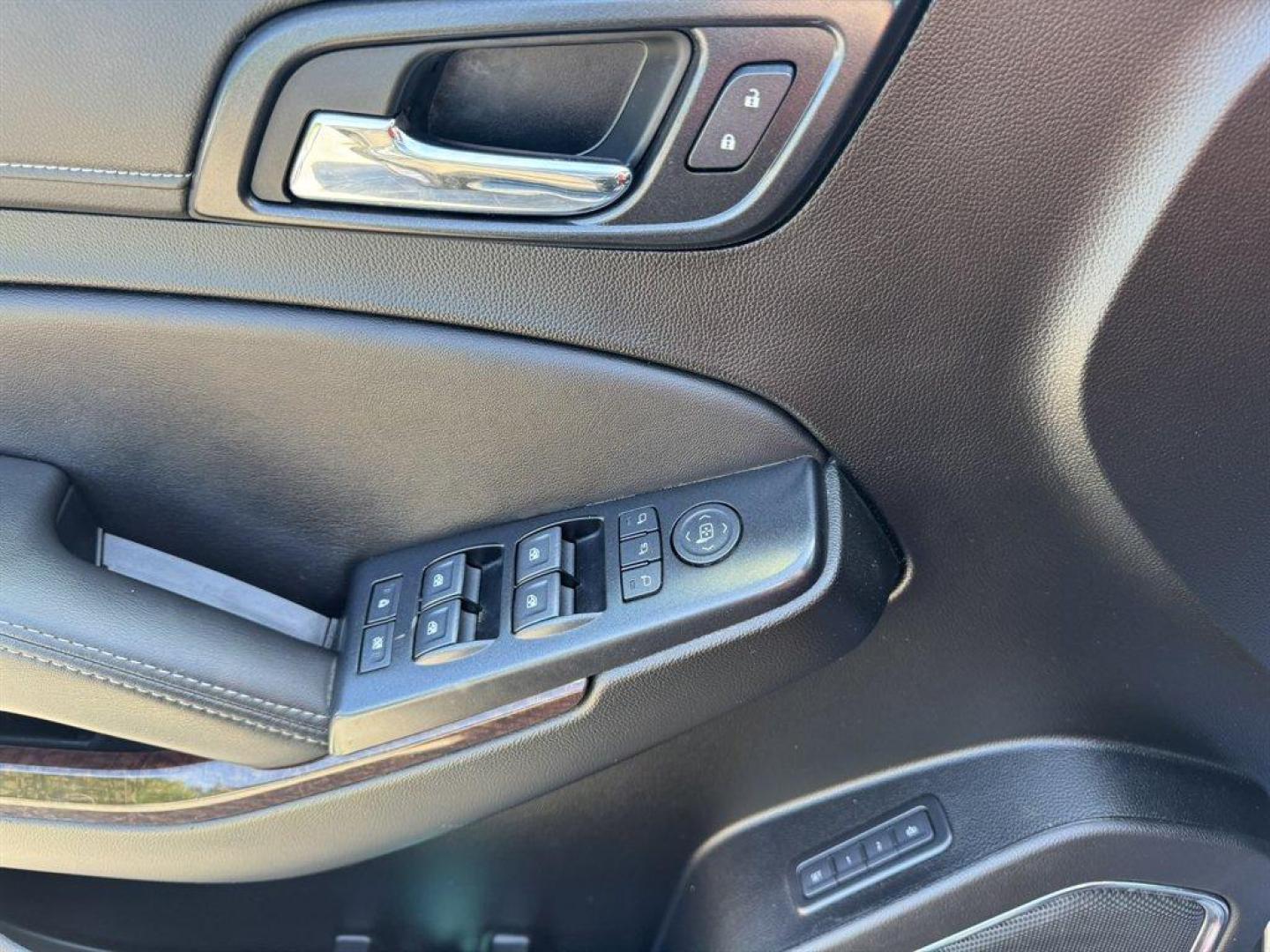 2020 Grey /Black GMC Yukon XL (1GKS2GKC8LR) with an 5.3l V8 DI VVT Flex 5.3l engine, Automatic transmission, located at 745 East Steele Rd., West Columbia, SC, 29170, (803) 755-9148, 33.927212, -81.148483 - Photo#19