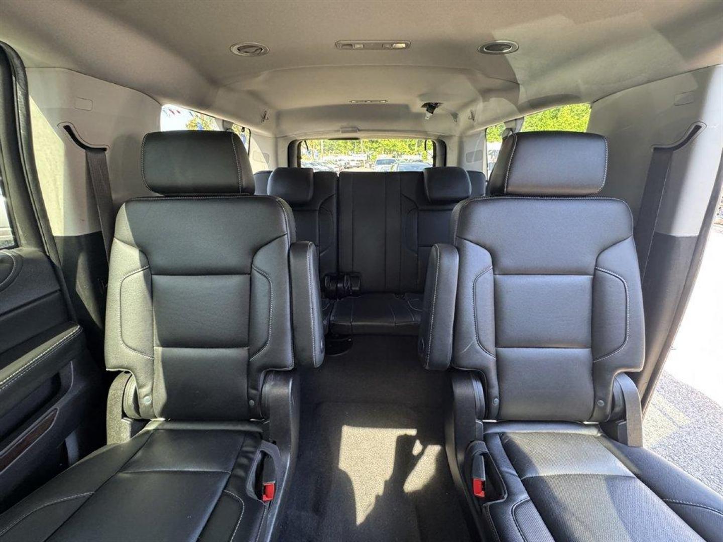 2020 Grey /Black GMC Yukon XL (1GKS2GKC8LR) with an 5.3l V8 DI VVT Flex 5.3l engine, Automatic transmission, located at 745 East Steele Rd., West Columbia, SC, 29170, (803) 755-9148, 33.927212, -81.148483 - Photo#24