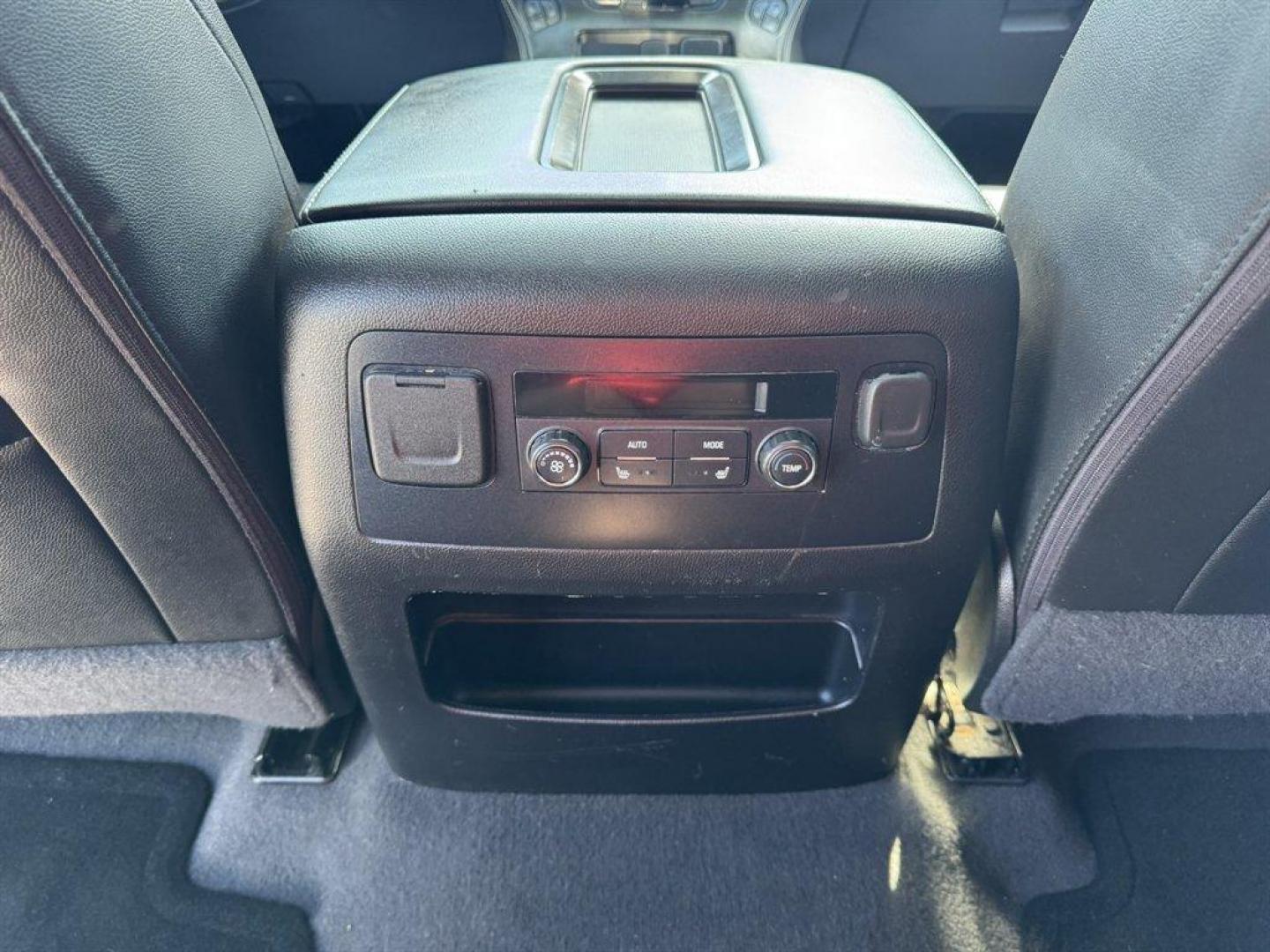 2020 Grey /Black GMC Yukon XL (1GKS2GKC8LR) with an 5.3l V8 DI VVT Flex 5.3l engine, Automatic transmission, located at 745 East Steele Rd., West Columbia, SC, 29170, (803) 755-9148, 33.927212, -81.148483 - Photo#25