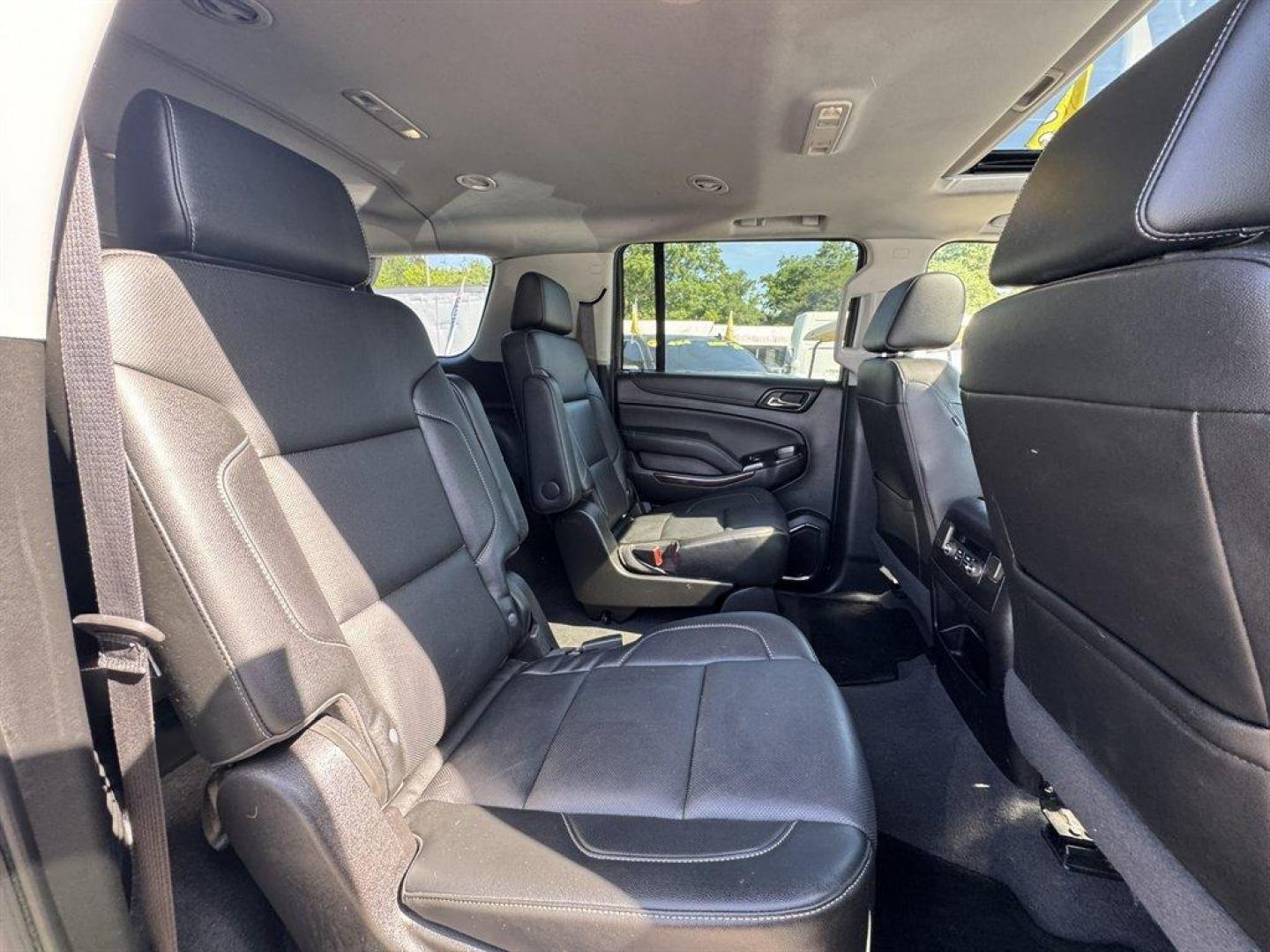 2020 Grey /Black GMC Yukon XL (1GKS2GKC8LR) with an 5.3l V8 DI VVT Flex 5.3l engine, Automatic transmission, located at 745 East Steele Rd., West Columbia, SC, 29170, (803) 755-9148, 33.927212, -81.148483 - Photo#27