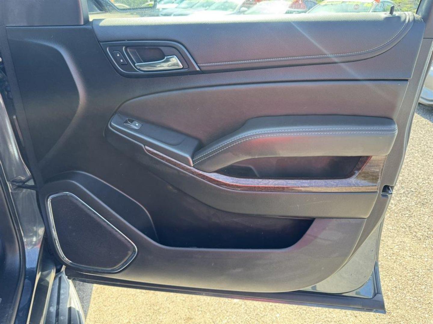 2020 Grey /Black GMC Yukon XL (1GKS2GKC8LR) with an 5.3l V8 DI VVT Flex 5.3l engine, Automatic transmission, located at 745 East Steele Rd., West Columbia, SC, 29170, (803) 755-9148, 33.927212, -81.148483 - Photo#28