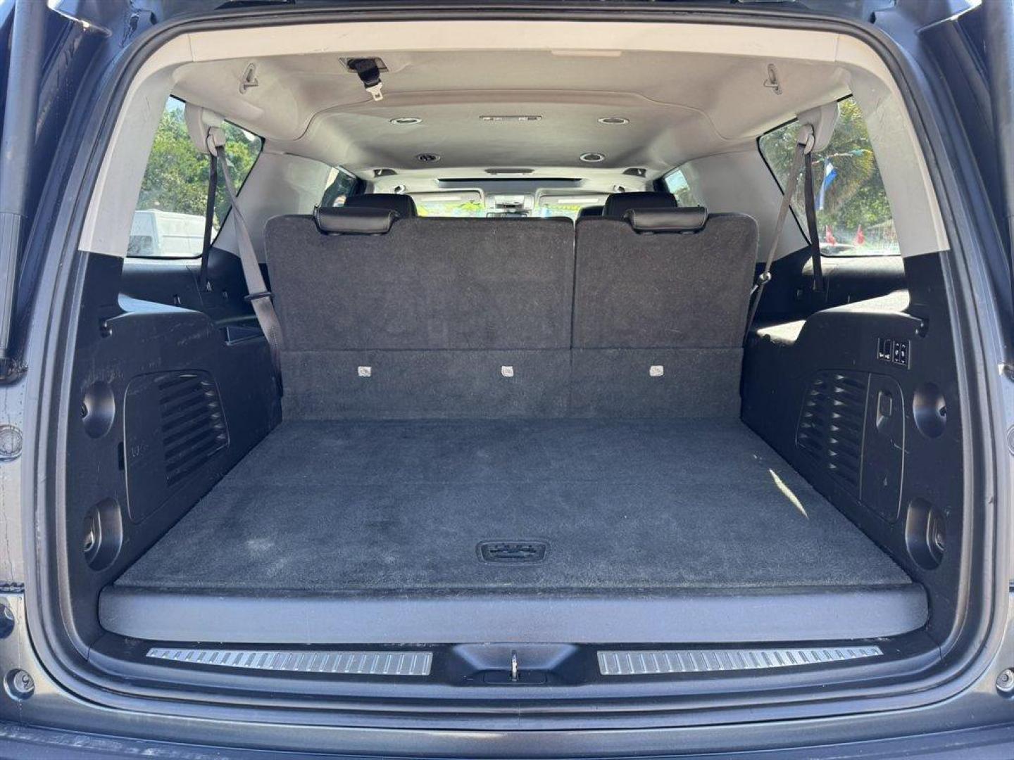 2020 Grey /Black GMC Yukon XL (1GKS2GKC8LR) with an 5.3l V8 DI VVT Flex 5.3l engine, Automatic transmission, located at 745 East Steele Rd., West Columbia, SC, 29170, (803) 755-9148, 33.927212, -81.148483 - Photo#31