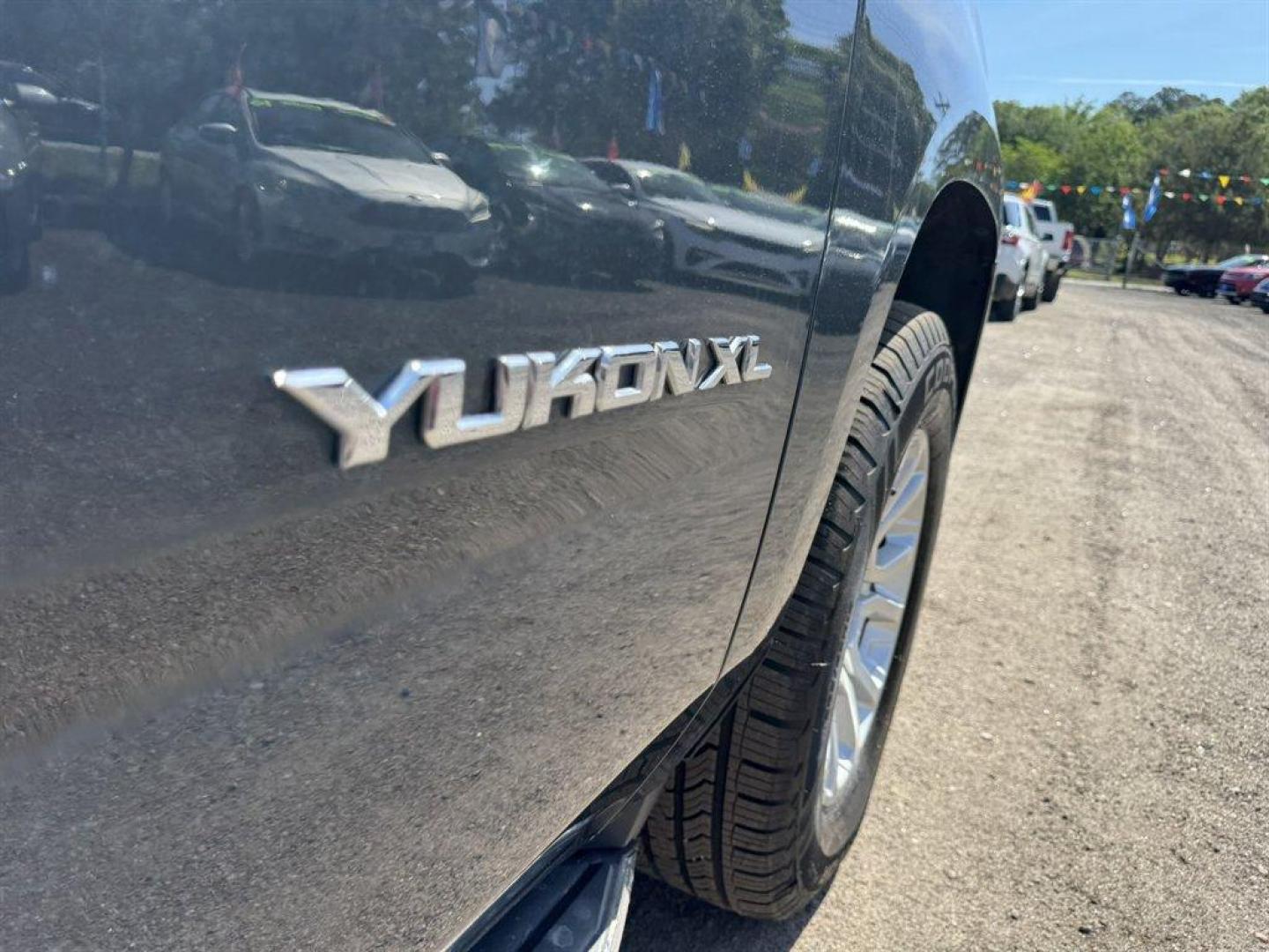 2020 Grey /Black GMC Yukon XL (1GKS2GKC8LR) with an 5.3l V8 DI VVT Flex 5.3l engine, Automatic transmission, located at 745 East Steele Rd., West Columbia, SC, 29170, (803) 755-9148, 33.927212, -81.148483 - Photo#34