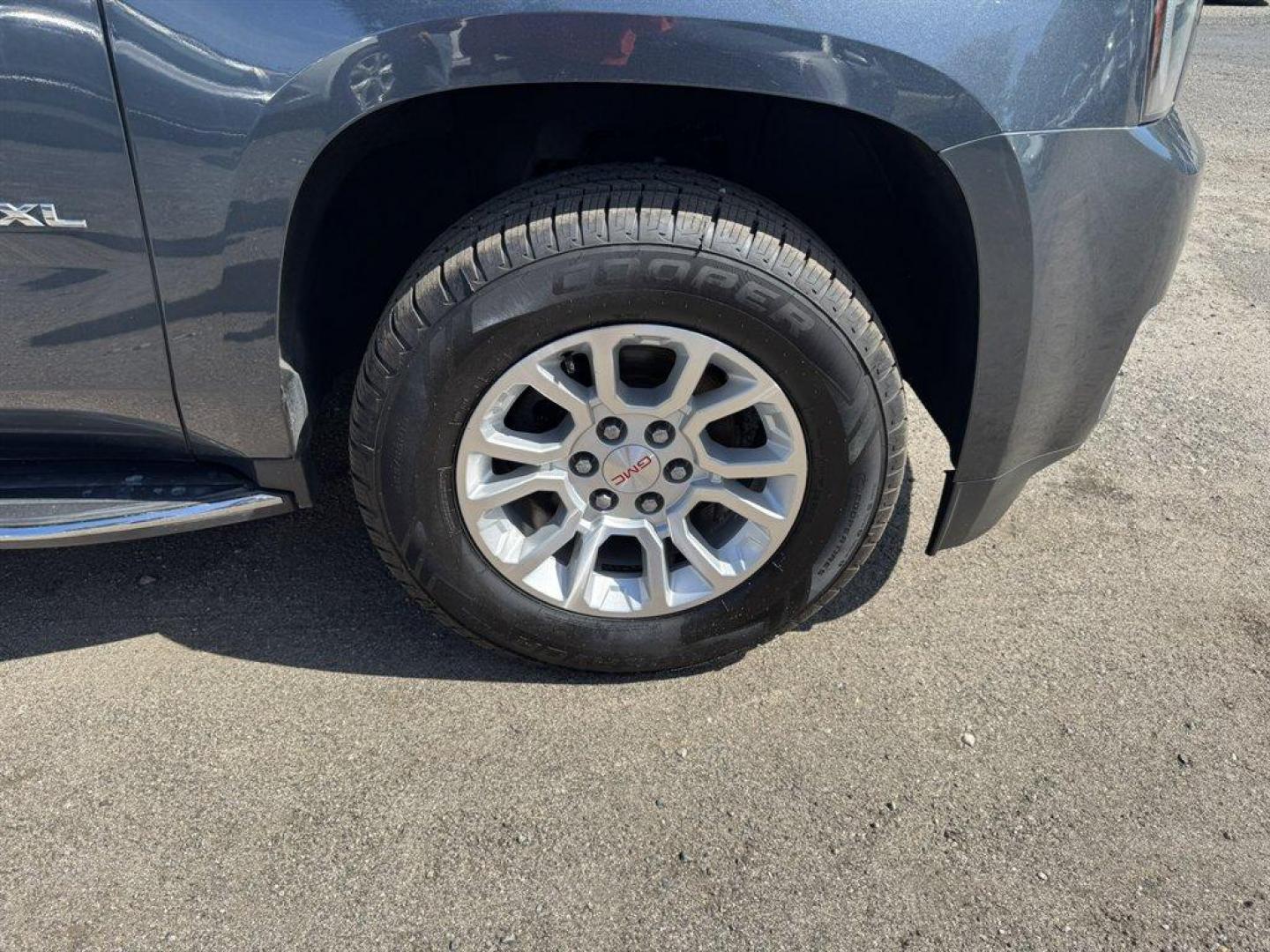 2020 Grey /Black GMC Yukon XL (1GKS2GKC8LR) with an 5.3l V8 DI VVT Flex 5.3l engine, Automatic transmission, located at 745 East Steele Rd., West Columbia, SC, 29170, (803) 755-9148, 33.927212, -81.148483 - Photo#36