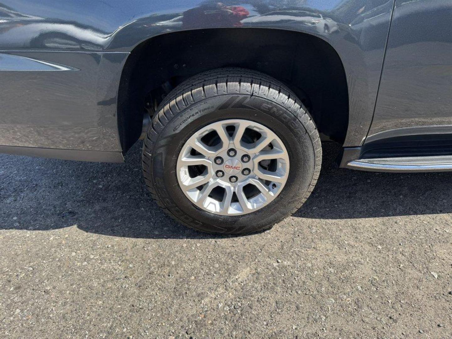 2020 Grey /Black GMC Yukon XL (1GKS2GKC8LR) with an 5.3l V8 DI VVT Flex 5.3l engine, Automatic transmission, located at 745 East Steele Rd., West Columbia, SC, 29170, (803) 755-9148, 33.927212, -81.148483 - Photo#37