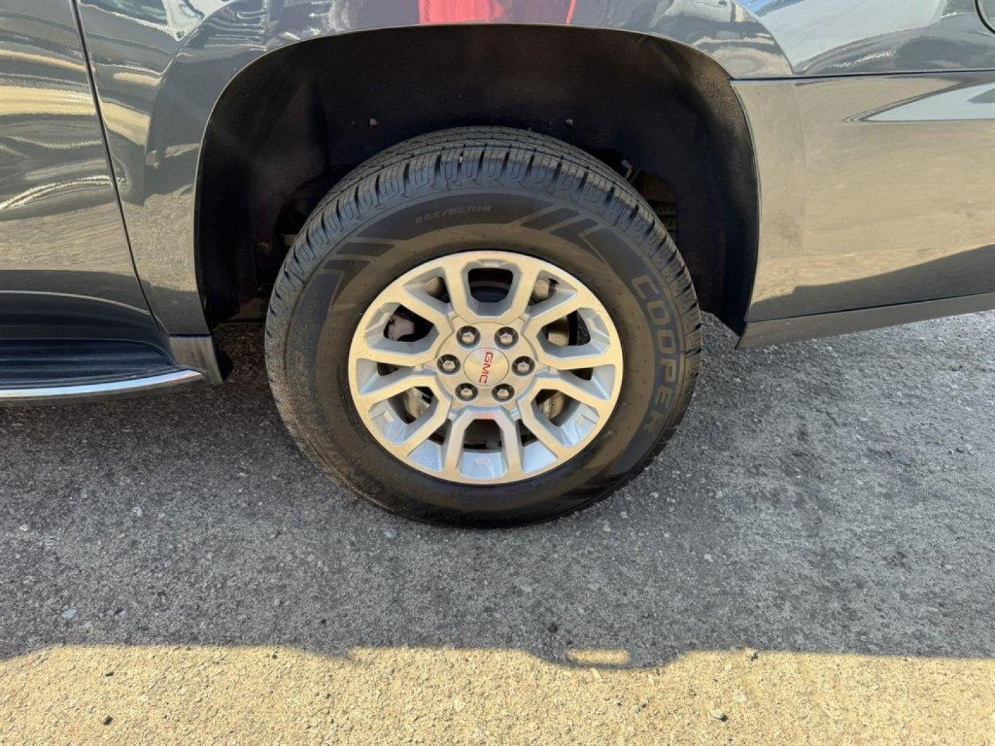 2020 Grey /Black GMC Yukon XL (1GKS2GKC8LR) with an 5.3l V8 DI VVT Flex 5.3l engine, Automatic transmission, located at 745 East Steele Rd., West Columbia, SC, 29170, (803) 755-9148, 33.927212, -81.148483 - Photo#38