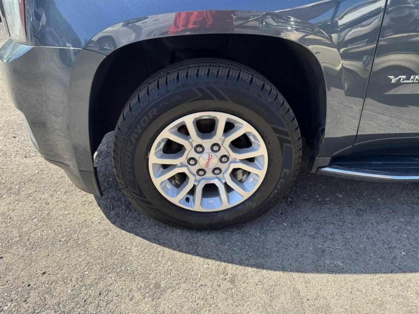 2020 Grey /Black GMC Yukon XL (1GKS2GKC8LR) with an 5.3l V8 DI VVT Flex 5.3l engine, Automatic transmission, located at 745 East Steele Rd., West Columbia, SC, 29170, (803) 755-9148, 33.927212, -81.148483 - Photo#39
