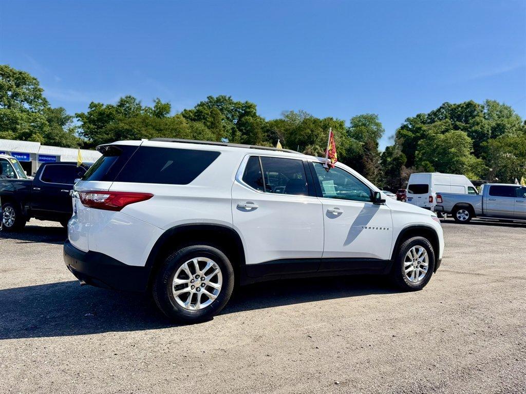2020 White /Black Chevrolet Traverse (1GNEVHKW3LJ) with an 3.6l V6 DI Dohc 3.6l engine, Automatic transmission, located at 745 East Steele Rd., West Columbia, SC, 29170, (803) 755-9148, 33.927212, -81.148483 - Photo#3