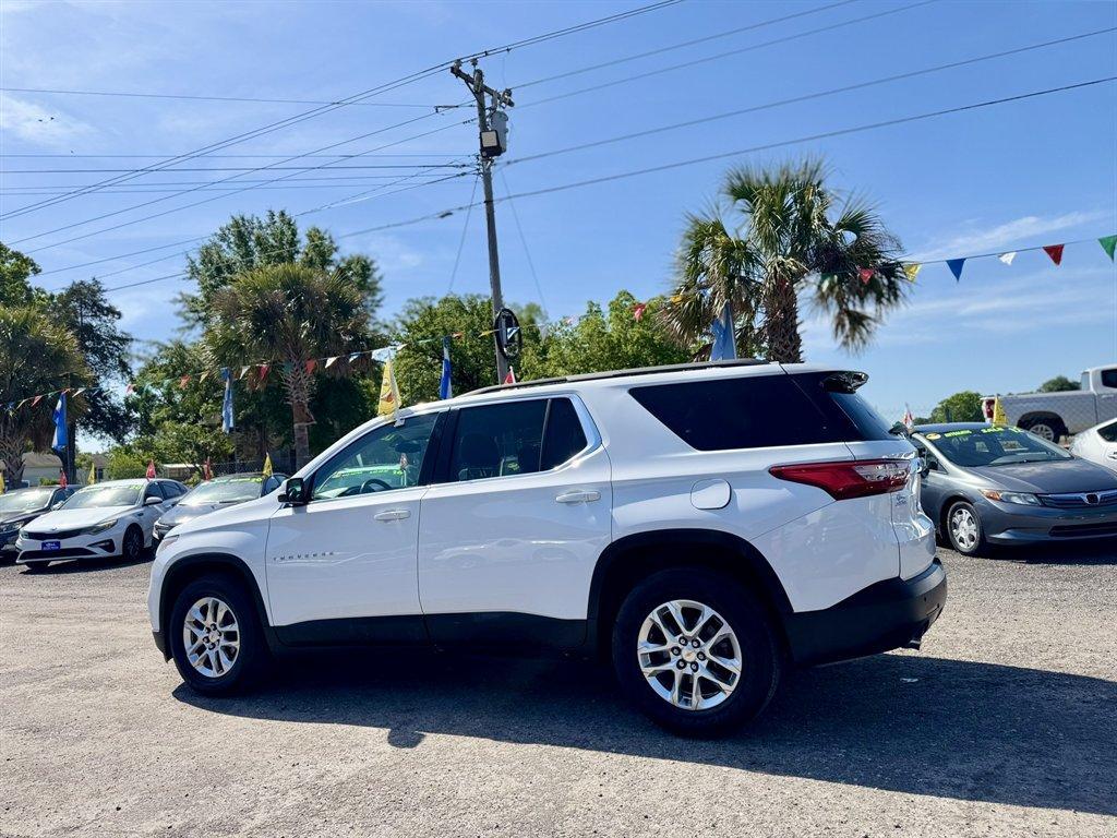 2020 White /Black Chevrolet Traverse (1GNEVHKW3LJ) with an 3.6l V6 DI Dohc 3.6l engine, Automatic transmission, located at 745 East Steele Rd., West Columbia, SC, 29170, (803) 755-9148, 33.927212, -81.148483 - Photo#5