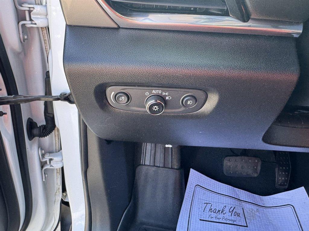 2020 White /Black Chevrolet Traverse (1GNEVHKW3LJ) with an 3.6l V6 DI Dohc 3.6l engine, Automatic transmission, located at 745 East Steele Rd., West Columbia, SC, 29170, (803) 755-9148, 33.927212, -81.148483 - Photo#15