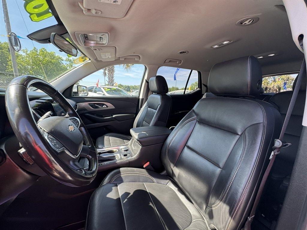 2020 White /Black Chevrolet Traverse (1GNEVHKW3LJ) with an 3.6l V6 DI Dohc 3.6l engine, Automatic transmission, located at 745 East Steele Rd., West Columbia, SC, 29170, (803) 755-9148, 33.927212, -81.148483 - Photo#18