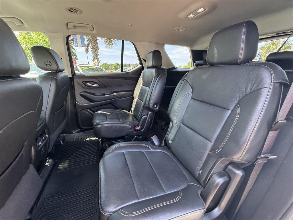 2020 White /Black Chevrolet Traverse (1GNEVHKW3LJ) with an 3.6l V6 DI Dohc 3.6l engine, Automatic transmission, located at 745 East Steele Rd., West Columbia, SC, 29170, (803) 755-9148, 33.927212, -81.148483 - Photo#21