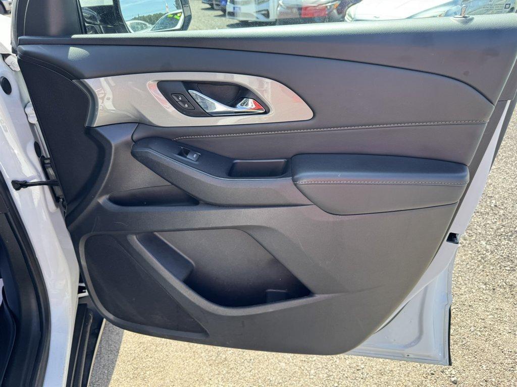 2020 White /Black Chevrolet Traverse (1GNEVHKW3LJ) with an 3.6l V6 DI Dohc 3.6l engine, Automatic transmission, located at 745 East Steele Rd., West Columbia, SC, 29170, (803) 755-9148, 33.927212, -81.148483 - Photo#26