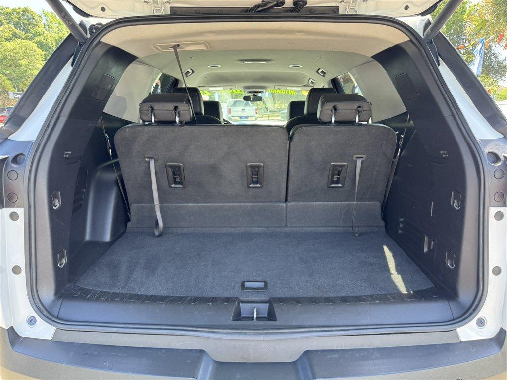 2020 White /Black Chevrolet Traverse (1GNEVHKW3LJ) with an 3.6l V6 DI Dohc 3.6l engine, Automatic transmission, located at 745 East Steele Rd., West Columbia, SC, 29170, (803) 755-9148, 33.927212, -81.148483 - Photo#29