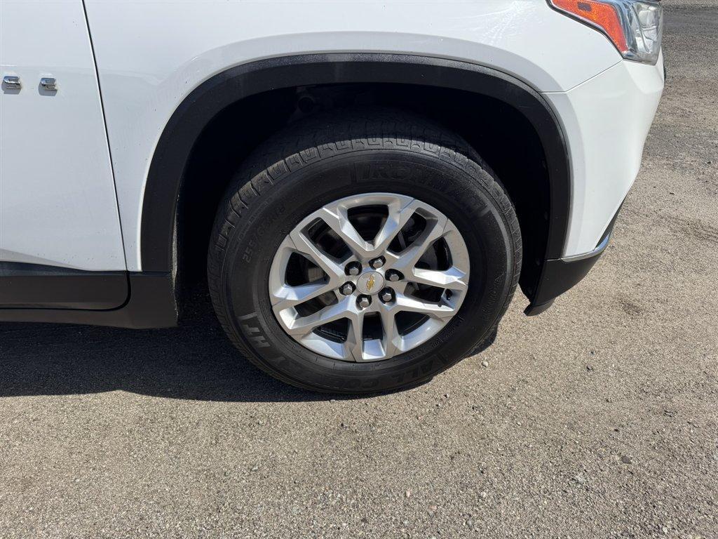 2020 White /Black Chevrolet Traverse (1GNEVHKW3LJ) with an 3.6l V6 DI Dohc 3.6l engine, Automatic transmission, located at 745 East Steele Rd., West Columbia, SC, 29170, (803) 755-9148, 33.927212, -81.148483 - Photo#31