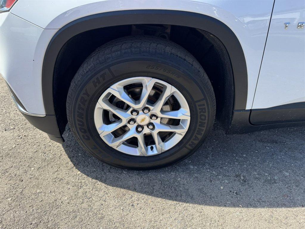 2020 White /Black Chevrolet Traverse (1GNEVHKW3LJ) with an 3.6l V6 DI Dohc 3.6l engine, Automatic transmission, located at 745 East Steele Rd., West Columbia, SC, 29170, (803) 755-9148, 33.927212, -81.148483 - Photo#34