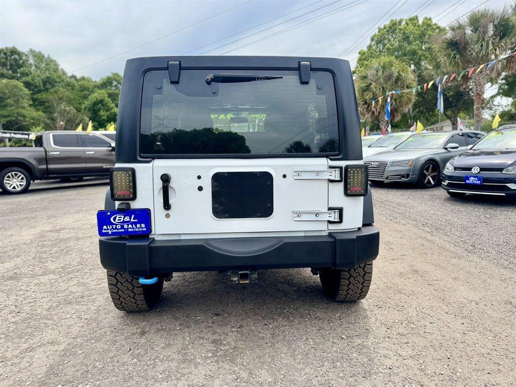 2015 White /Black Jeep Wrangler (1C4BJWKG2FL) with an 3.6l V6 MPI Dohc 3.6l engine, Automatic transmission, located at 745 East Steele Rd., West Columbia, SC, 29170, (803) 755-9148, 33.927212, -81.148483 - Photo#4