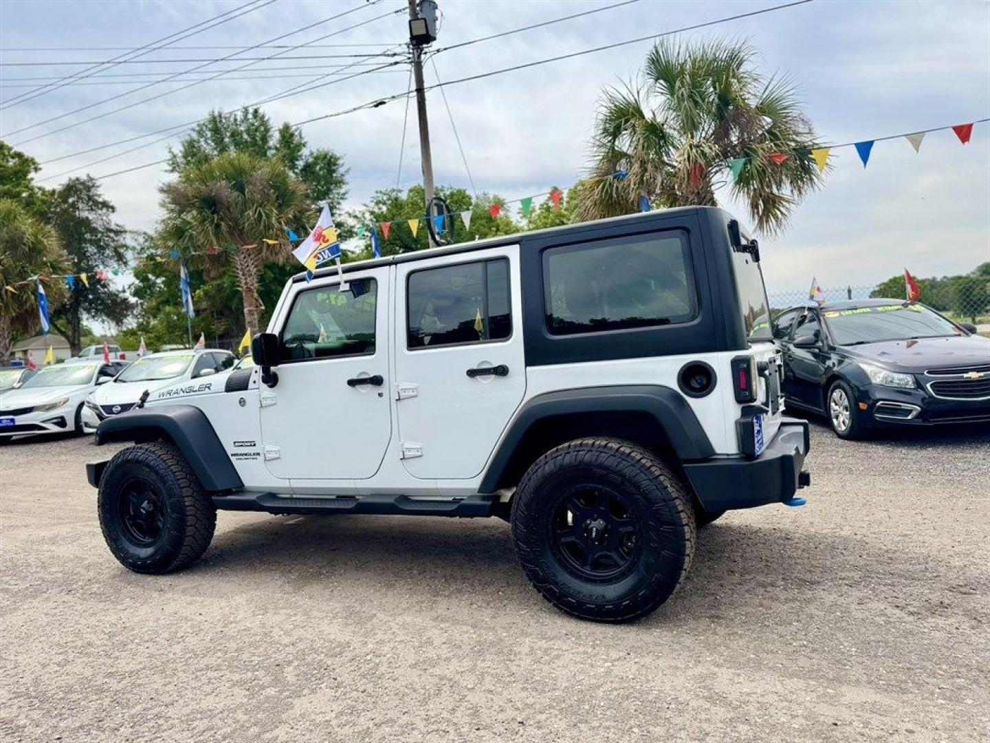 2015 White /Black Jeep Wrangler (1C4BJWKG2FL) with an 3.6l V6 MPI Dohc 3.6l engine, Automatic transmission, located at 745 East Steele Rd., West Columbia, SC, 29170, (803) 755-9148, 33.927212, -81.148483- Photo#5
