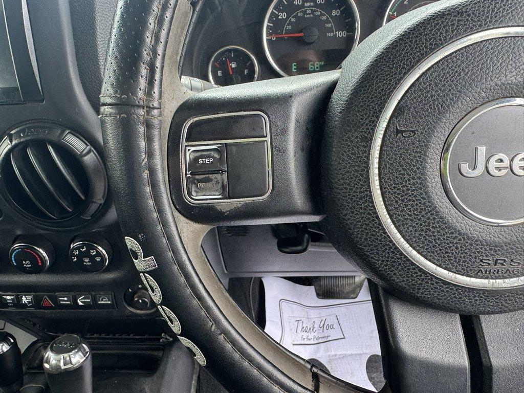 2015 White /Black Jeep Wrangler (1C4BJWKG2FL) with an 3.6l V6 MPI Dohc 3.6l engine, Automatic transmission, located at 745 East Steele Rd., West Columbia, SC, 29170, (803) 755-9148, 33.927212, -81.148483 - Photo#8
