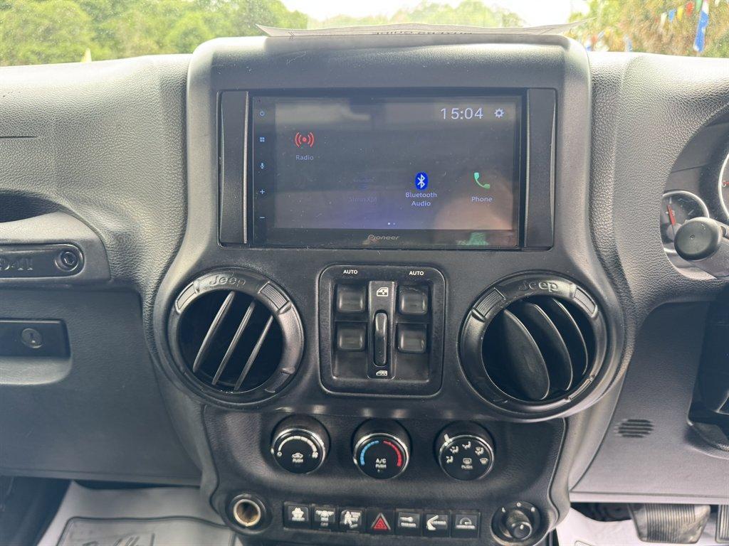 2015 White /Black Jeep Wrangler (1C4BJWKG2FL) with an 3.6l V6 MPI Dohc 3.6l engine, Automatic transmission, located at 745 East Steele Rd., West Columbia, SC, 29170, (803) 755-9148, 33.927212, -81.148483 - Photo#12