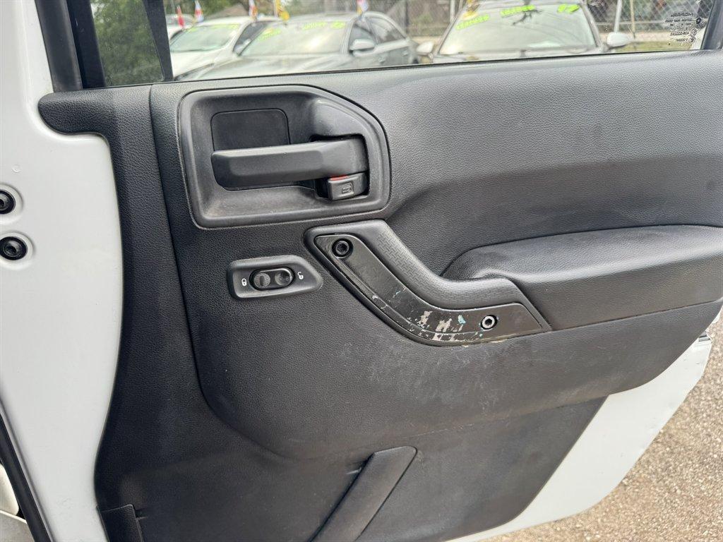 2015 White /Black Jeep Wrangler (1C4BJWKG2FL) with an 3.6l V6 MPI Dohc 3.6l engine, Automatic transmission, located at 745 East Steele Rd., West Columbia, SC, 29170, (803) 755-9148, 33.927212, -81.148483 - Photo#14