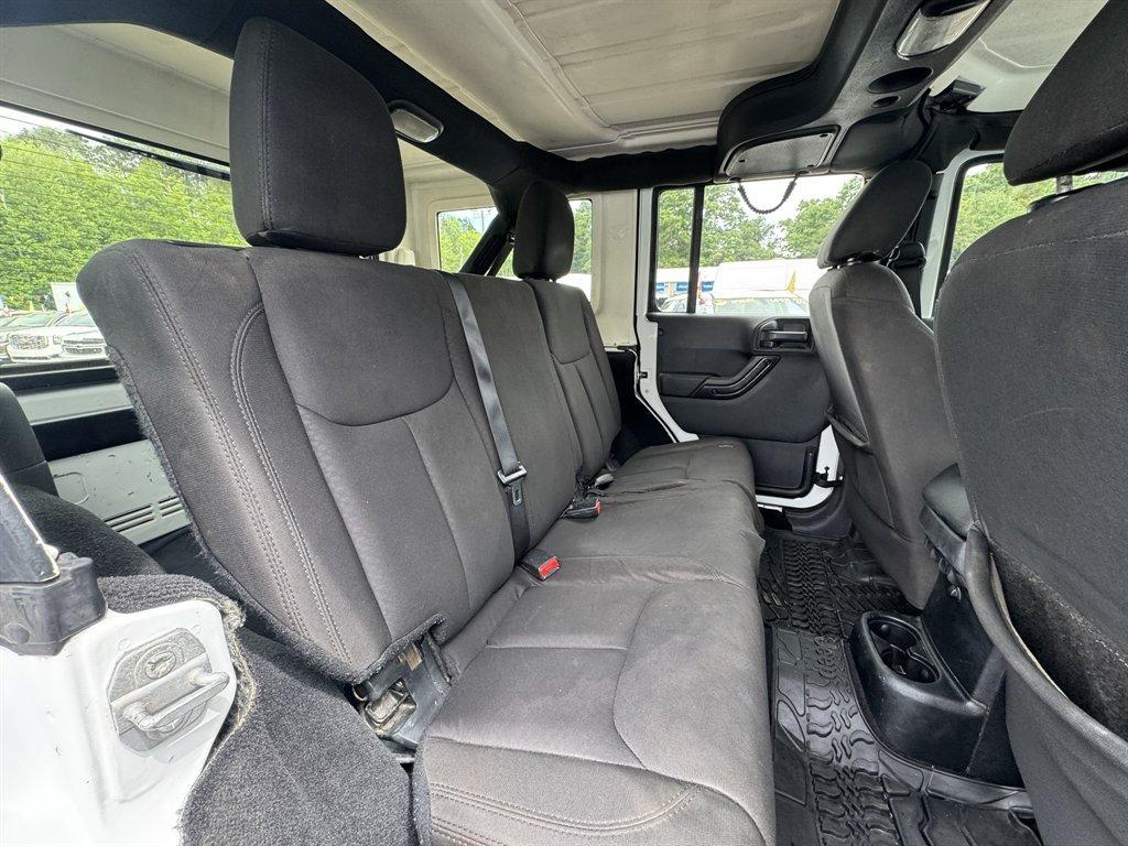 2015 White /Black Jeep Wrangler (1C4BJWKG2FL) with an 3.6l V6 MPI Dohc 3.6l engine, Automatic transmission, located at 745 East Steele Rd., West Columbia, SC, 29170, (803) 755-9148, 33.927212, -81.148483 - Photo#18