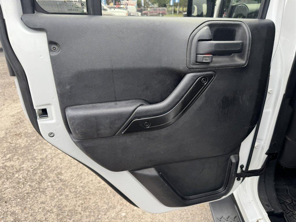 2015 White /Black Jeep Wrangler (1C4BJWKG2FL) with an 3.6l V6 MPI Dohc 3.6l engine, Automatic transmission, located at 745 East Steele Rd., West Columbia, SC, 29170, (803) 755-9148, 33.927212, -81.148483 - Photo#19