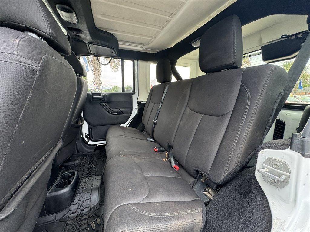 2015 White /Black Jeep Wrangler (1C4BJWKG2FL) with an 3.6l V6 MPI Dohc 3.6l engine, Automatic transmission, located at 745 East Steele Rd., West Columbia, SC, 29170, (803) 755-9148, 33.927212, -81.148483 - Photo#20