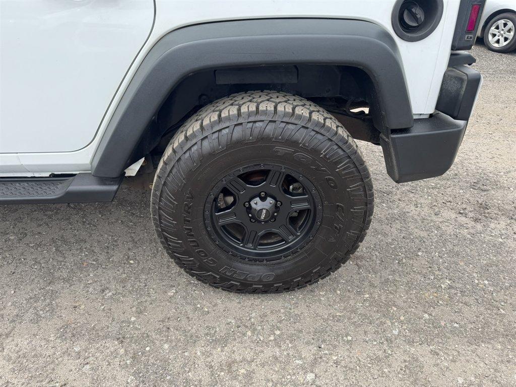 2015 White /Black Jeep Wrangler (1C4BJWKG2FL) with an 3.6l V6 MPI Dohc 3.6l engine, Automatic transmission, located at 745 East Steele Rd., West Columbia, SC, 29170, (803) 755-9148, 33.927212, -81.148483 - Photo#25