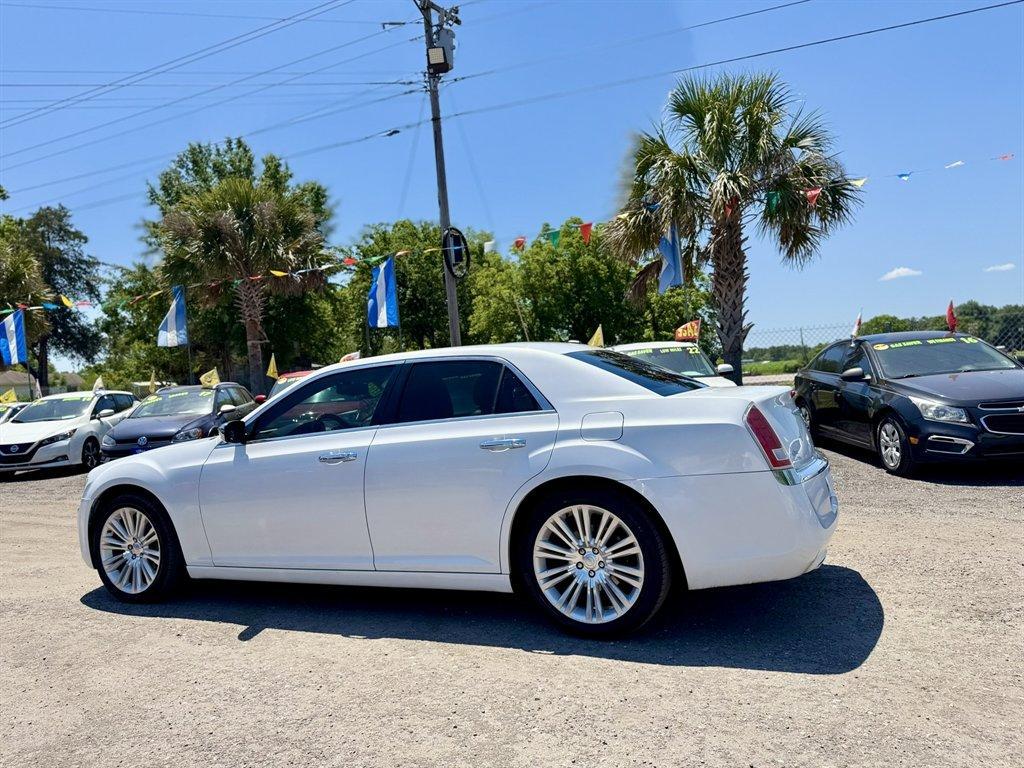 2012 White /Tan Chrysler 300 (2C3CCACG6CH) with an 3.6l V6 MPI Dohc VVT Flex engine, Automatic transmission, located at 745 East Steele Rd., West Columbia, SC, 29170, (803) 755-9148, 33.927212, -81.148483 - Photo#5