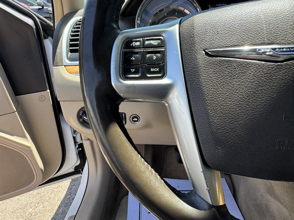 2012 White /Tan Chrysler 300 (2C3CCACG6CH) with an 3.6l V6 MPI Dohc VVT Flex engine, Automatic transmission, located at 745 East Steele Rd., West Columbia, SC, 29170, (803) 755-9148, 33.927212, -81.148483 - Photo#8