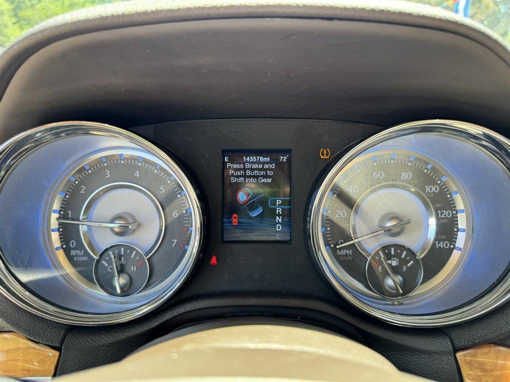 2012 White /Tan Chrysler 300 (2C3CCACG6CH) with an 3.6l V6 MPI Dohc VVT Flex engine, Automatic transmission, located at 745 East Steele Rd., West Columbia, SC, 29170, (803) 755-9148, 33.927212, -81.148483 - Photo#10