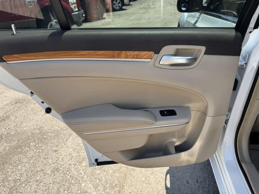 2012 White /Tan Chrysler 300 (2C3CCACG6CH) with an 3.6l V6 MPI Dohc VVT Flex engine, Automatic transmission, located at 745 East Steele Rd., West Columbia, SC, 29170, (803) 755-9148, 33.927212, -81.148483 - Photo#23