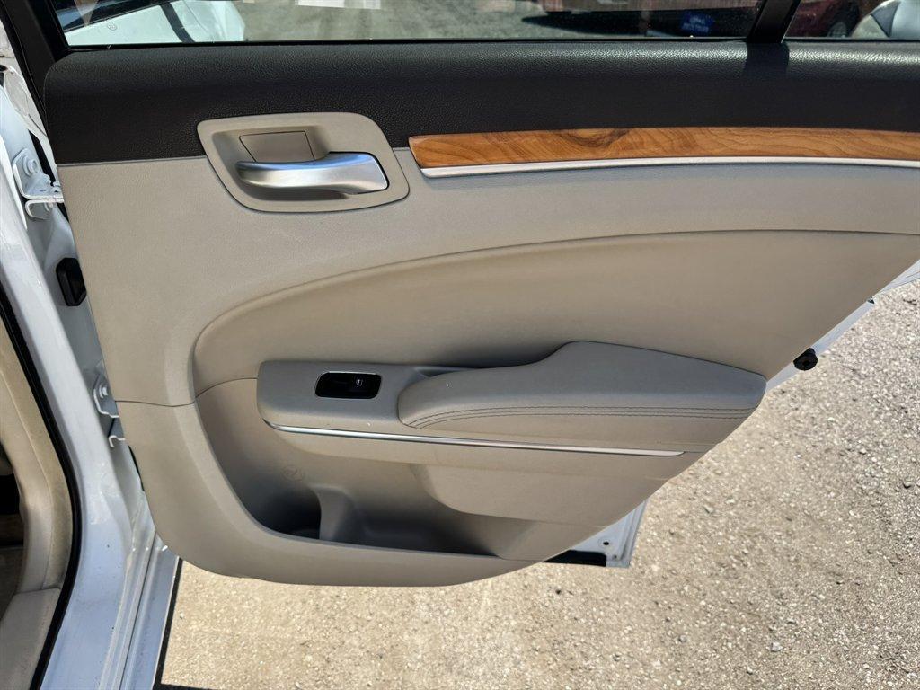 2012 White /Tan Chrysler 300 (2C3CCACG6CH) with an 3.6l V6 MPI Dohc VVT Flex engine, Automatic transmission, located at 745 East Steele Rd., West Columbia, SC, 29170, (803) 755-9148, 33.927212, -81.148483 - Photo#26