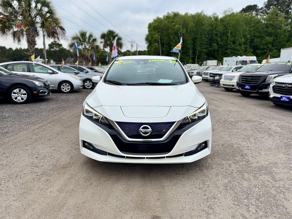 2018 White /Black Nissan Leaf (1N4AZ1CP4JC) with an 40 KWH Elect 40 KWH engine, Automatic transmission, located at 745 East Steele Rd., West Columbia, SC, 29170, (803) 755-9148, 33.927212, -81.148483 - Photo#1